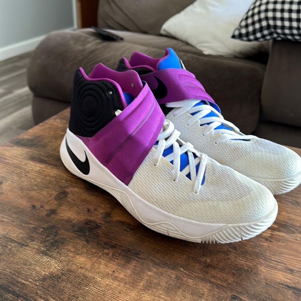 Nike Kyrie 2 Kyrache Size 12 Pre owned w/o original box